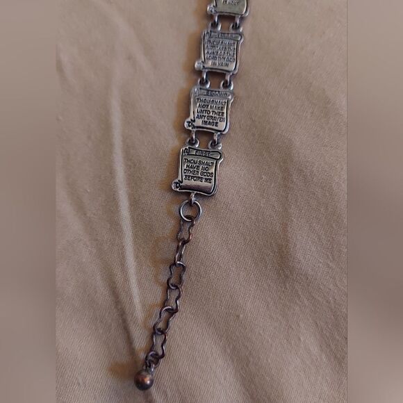 Vintage Avon Silver Tone Religious Ten Commandments Bracelet 7”-7. - Picture 3 of 5
